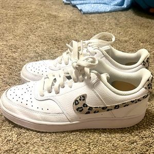 Nike Shoes- Like new!!